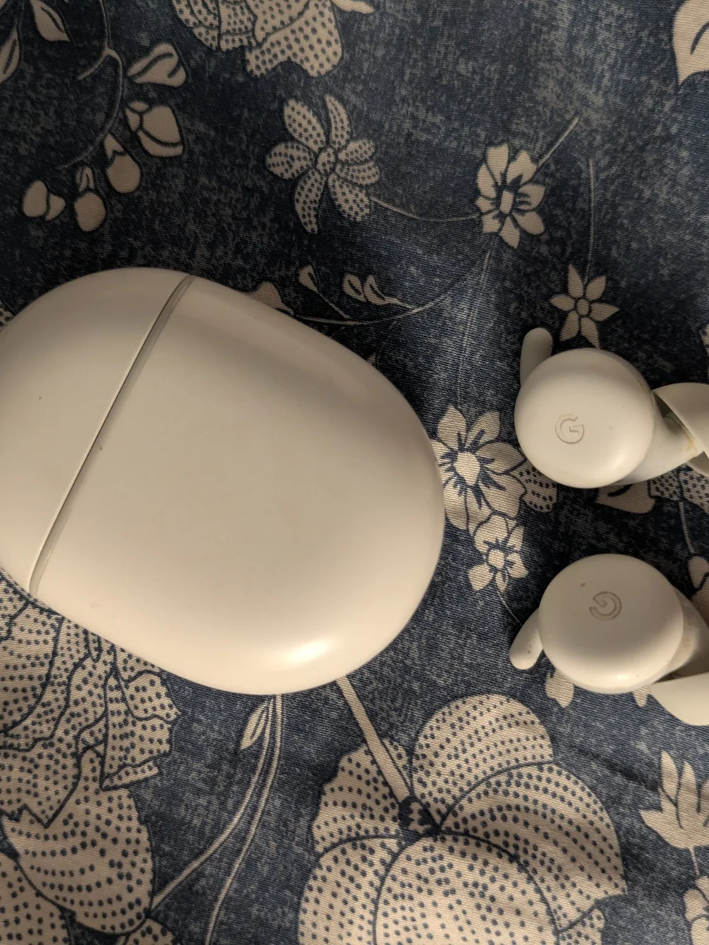 Google Pixel BudA-SeriesWhite Earbud Headphones with Charging Case and USB Cable